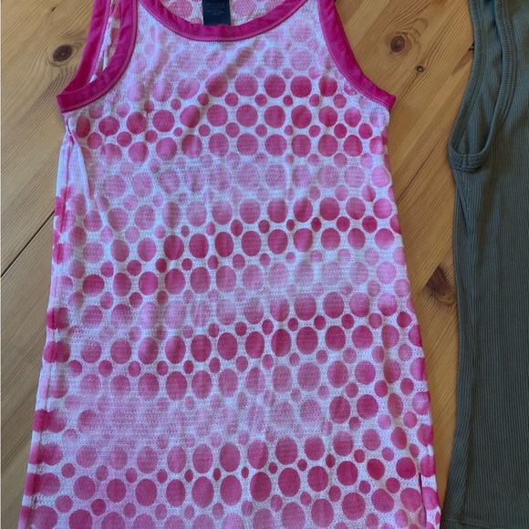2 Tank Tops - Picture 3 of 6
